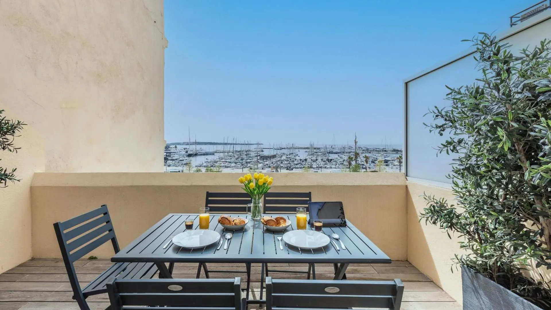 A3B047 Triplex Moderne Terrasse Vue Mer Cannes