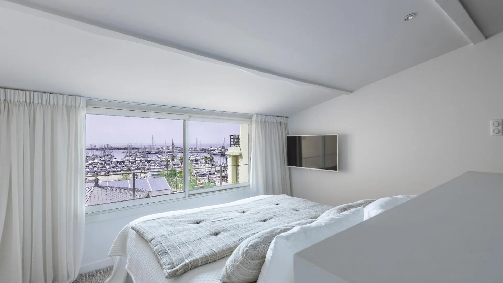 A3B047 Triplex Moderne Terrasse Vue Mer Cannes Francie
