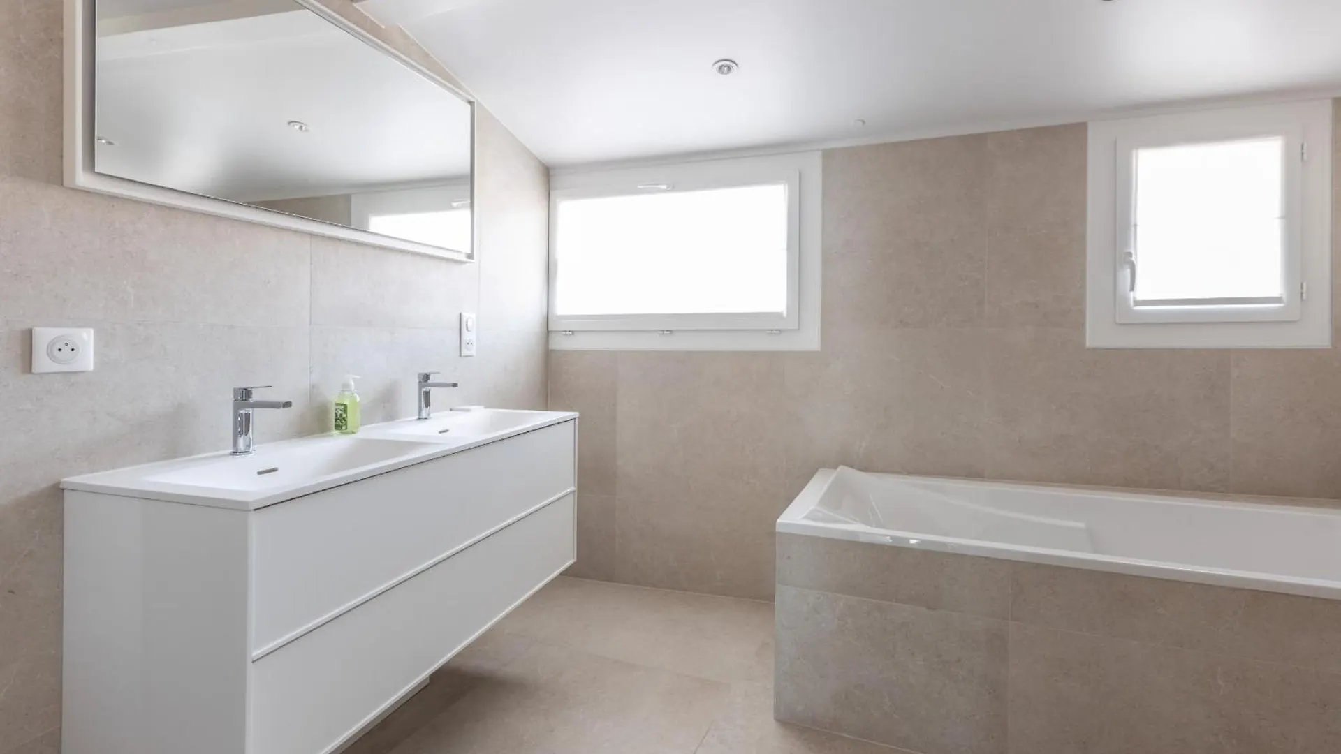公寓 A3B047 Triplex Moderne Terrasse Vue Mer 戛纳
